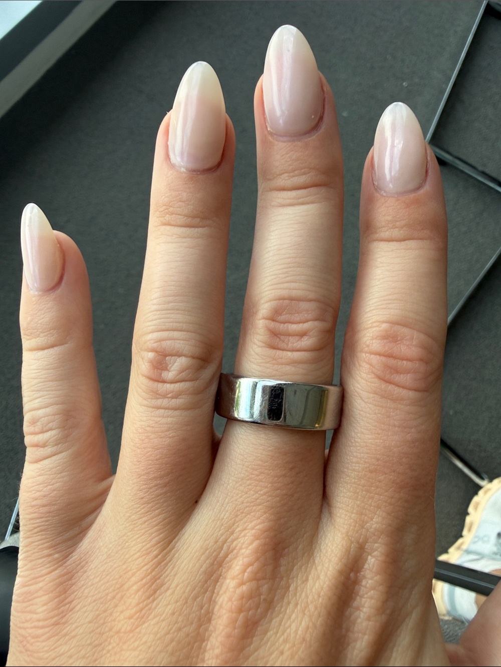 Women’s oura ring size 8. Generation 4. 9 months old. Works amazing.
